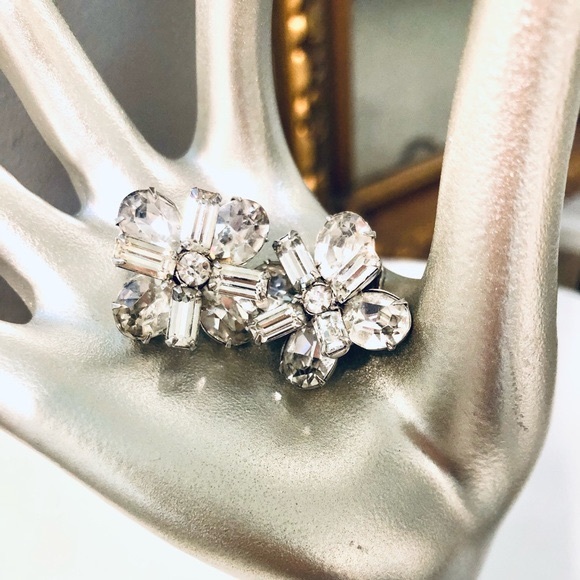 Vintage Deco Rhinestone Crystal Clear Earrings - Picture 5 of 13